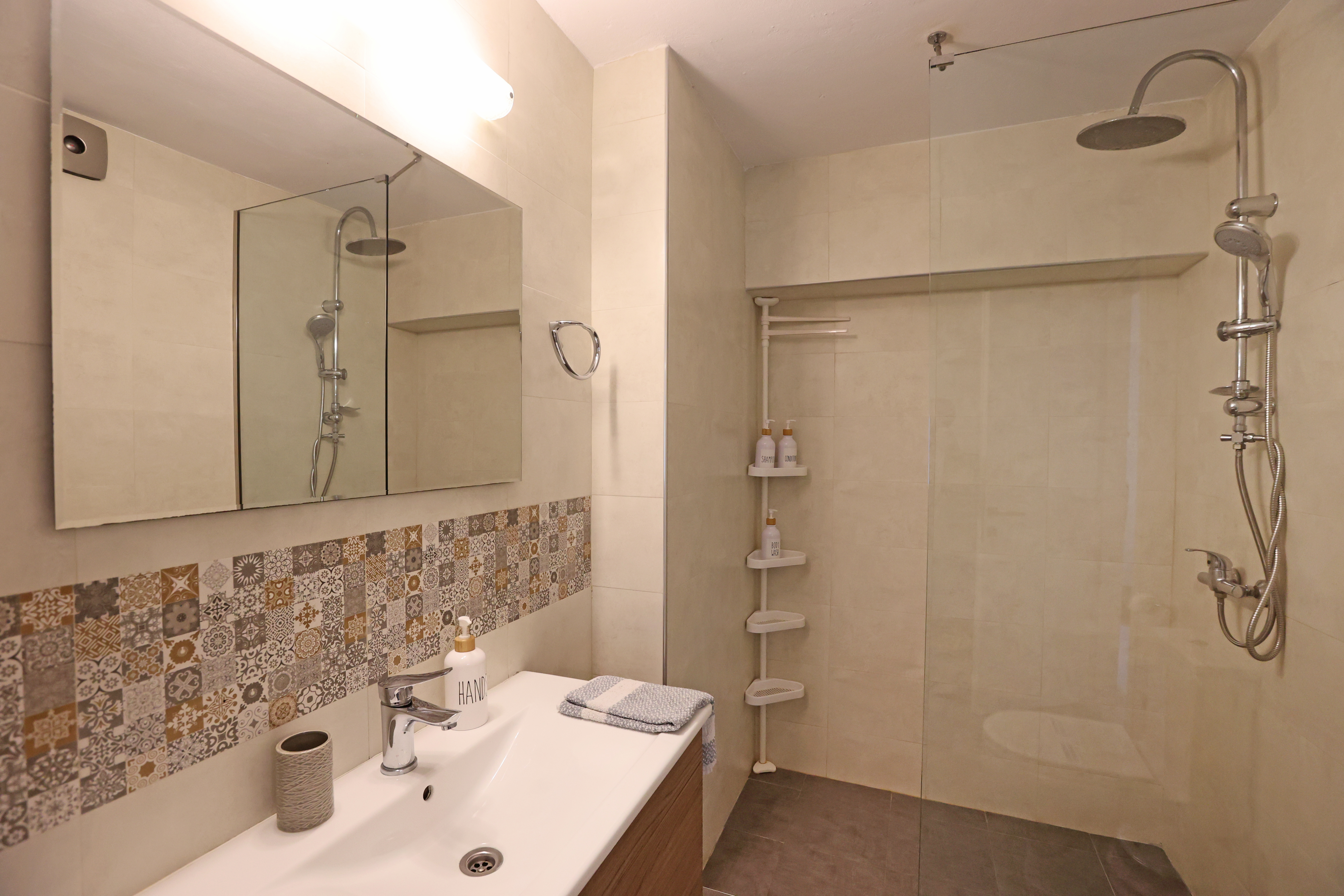 Room Detail